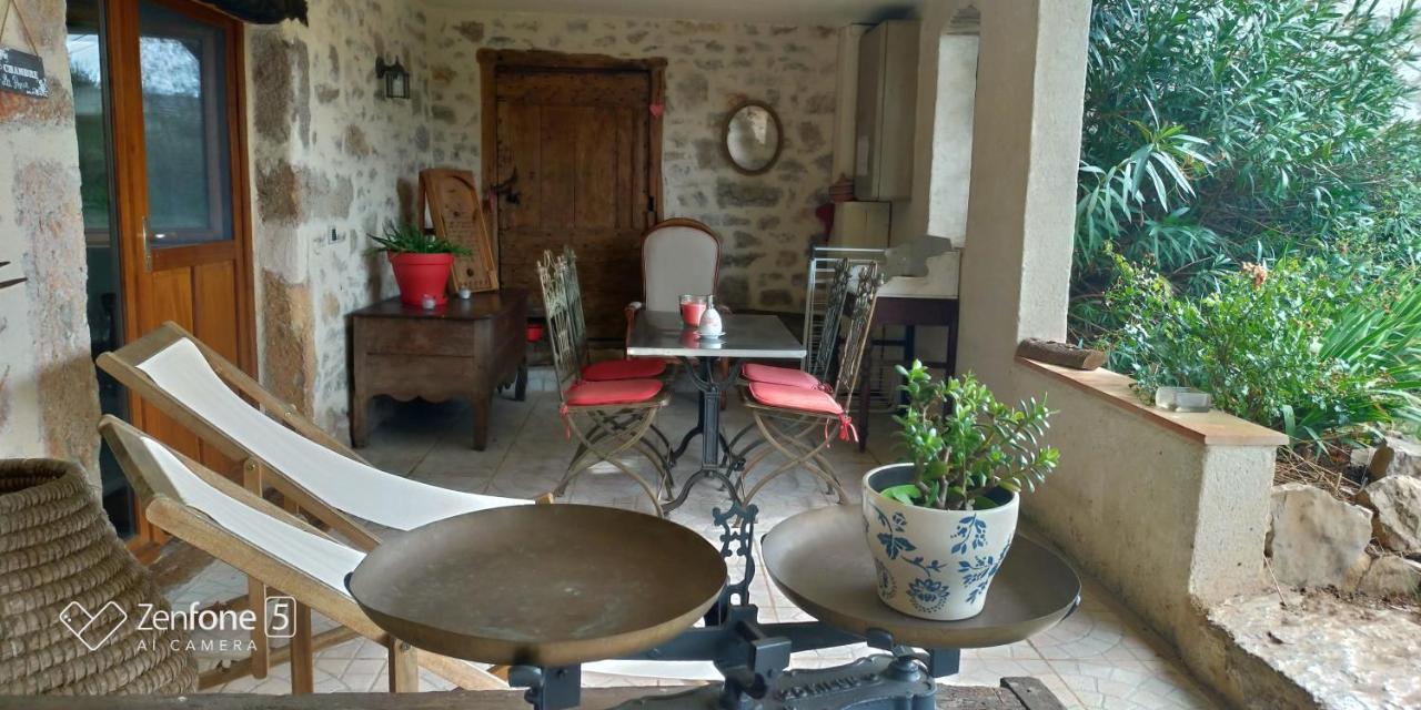 Chambres D'Hotes La Combe De Redoles Tour-de-Faure Exteriör bild