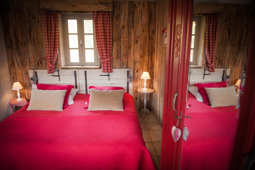 Chambres D'Hotes La Combe De Redoles Tour-de-Faure Exteriör bild